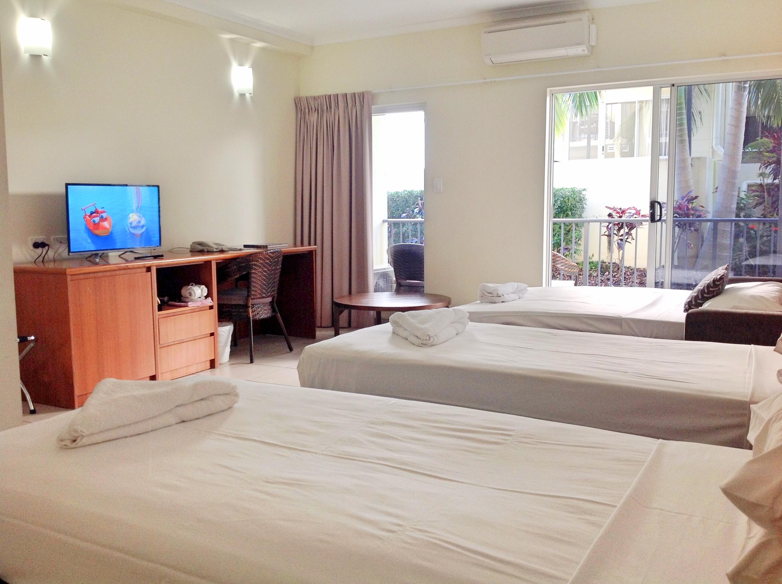 แคร์น ควีนสแลนเดอร์ โฮเต็ล แอนด์ อพาร์ตเมนท์ Aparthotel แคนส์ ภายนอก รูปภาพ