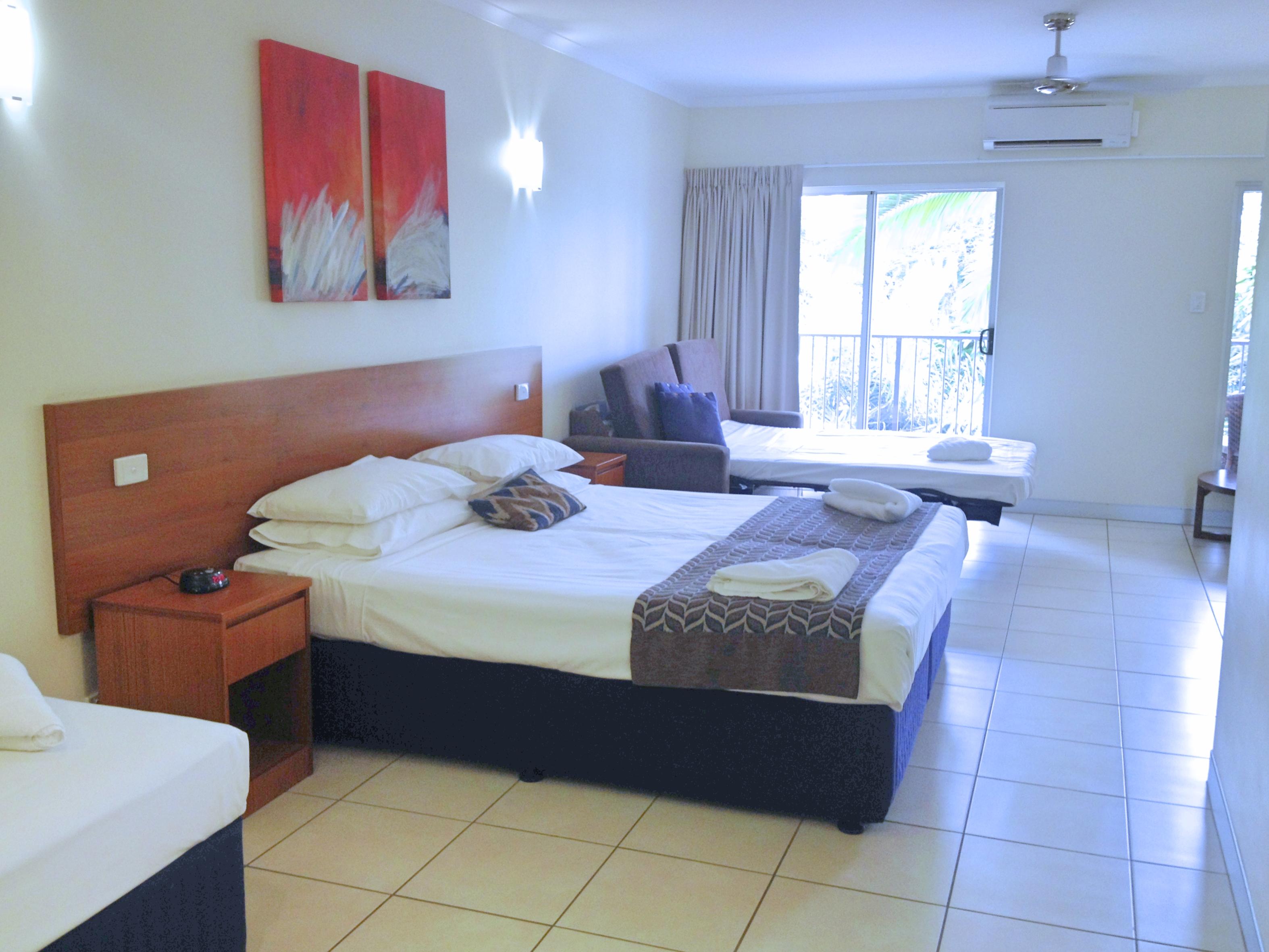 แคร์น ควีนสแลนเดอร์ โฮเต็ล แอนด์ อพาร์ตเมนท์ Aparthotel แคนส์ ภายนอก รูปภาพ