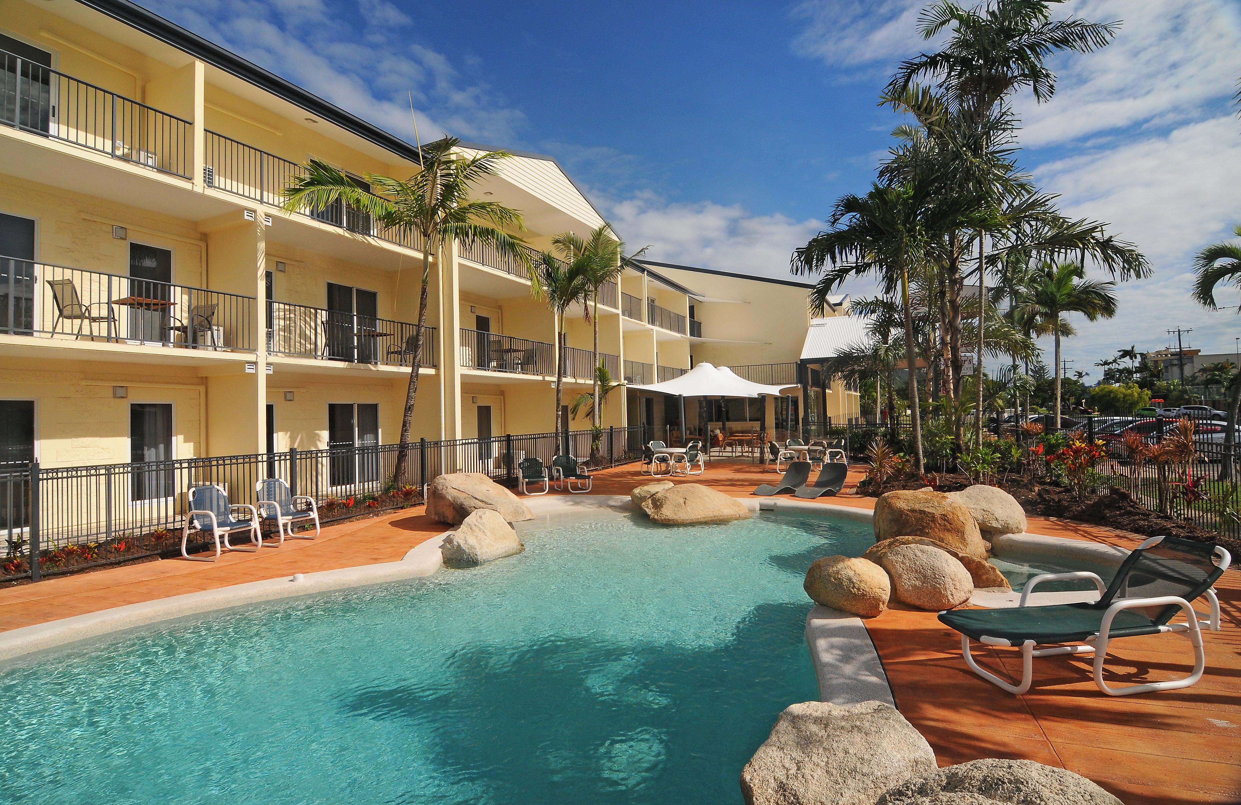 แคร์น ควีนสแลนเดอร์ โฮเต็ล แอนด์ อพาร์ตเมนท์ Aparthotel แคนส์ ภายนอก รูปภาพ