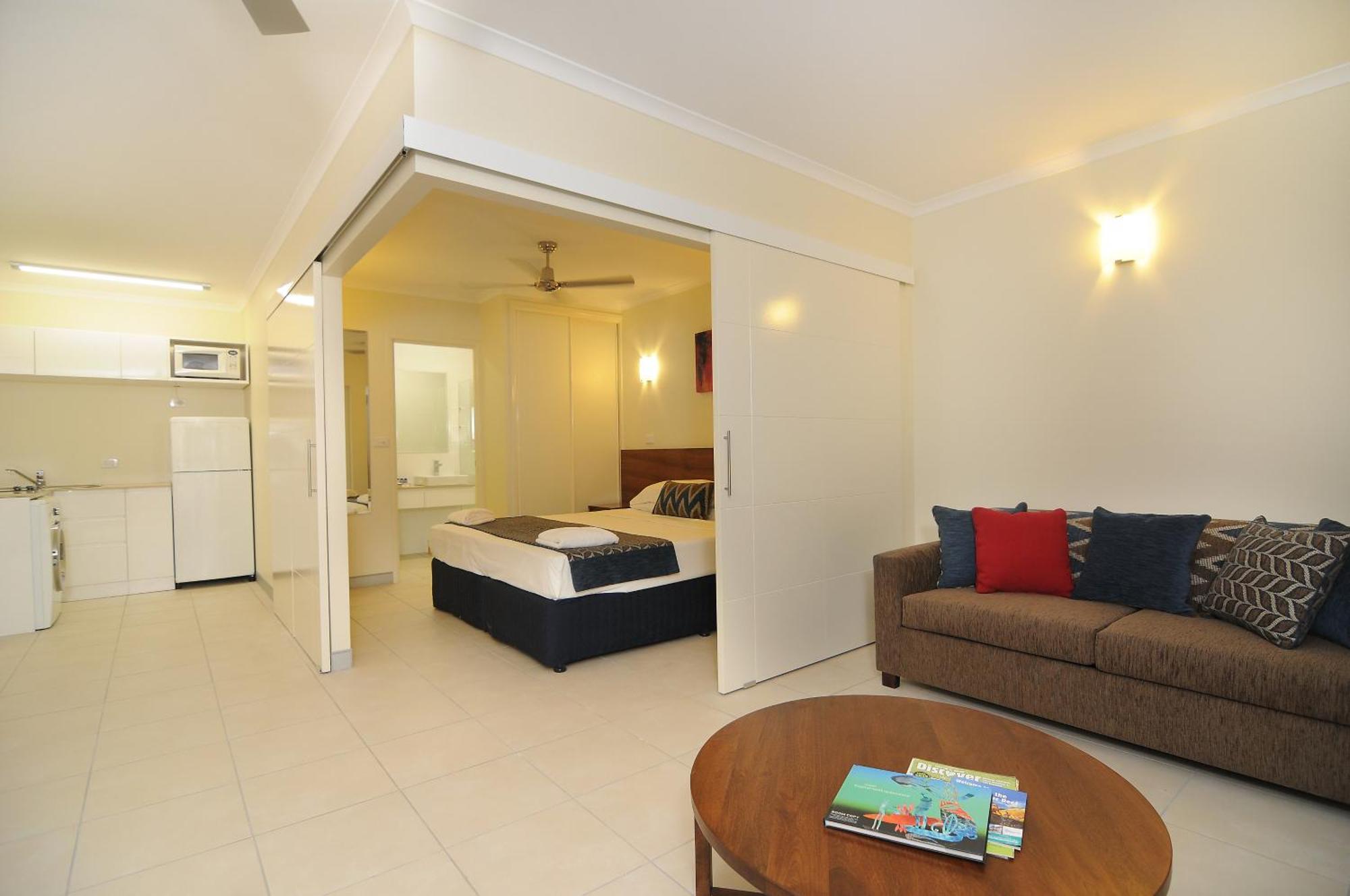 แคร์น ควีนสแลนเดอร์ โฮเต็ล แอนด์ อพาร์ตเมนท์ Aparthotel แคนส์ ภายนอก รูปภาพ